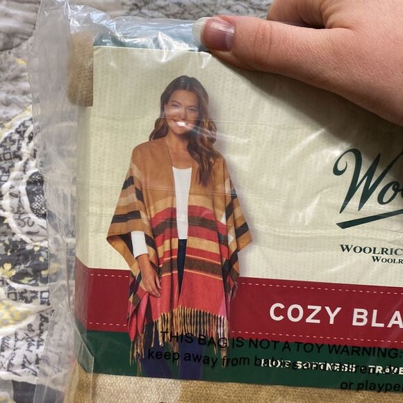Woolrich plaid cozy blanket wrap with fringe trim - Picture 6 of 8